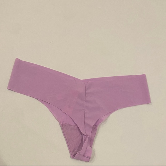 NEW WITH TAGS VICTORIA’S SECRET 2 Pk SIZE S PURPLE LOVE VS THONGS/STRING - Picture 5 of 6